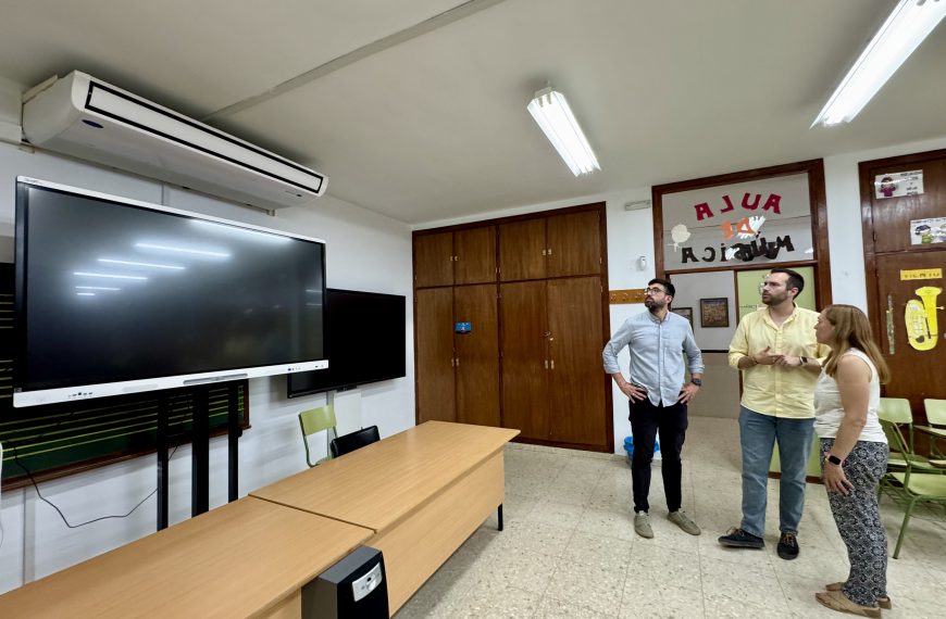 Ayuntamiento, Junta y AMPA dotan de climatización al CEIP Manzano Jiménez con una inversión de más de 44.500 euros