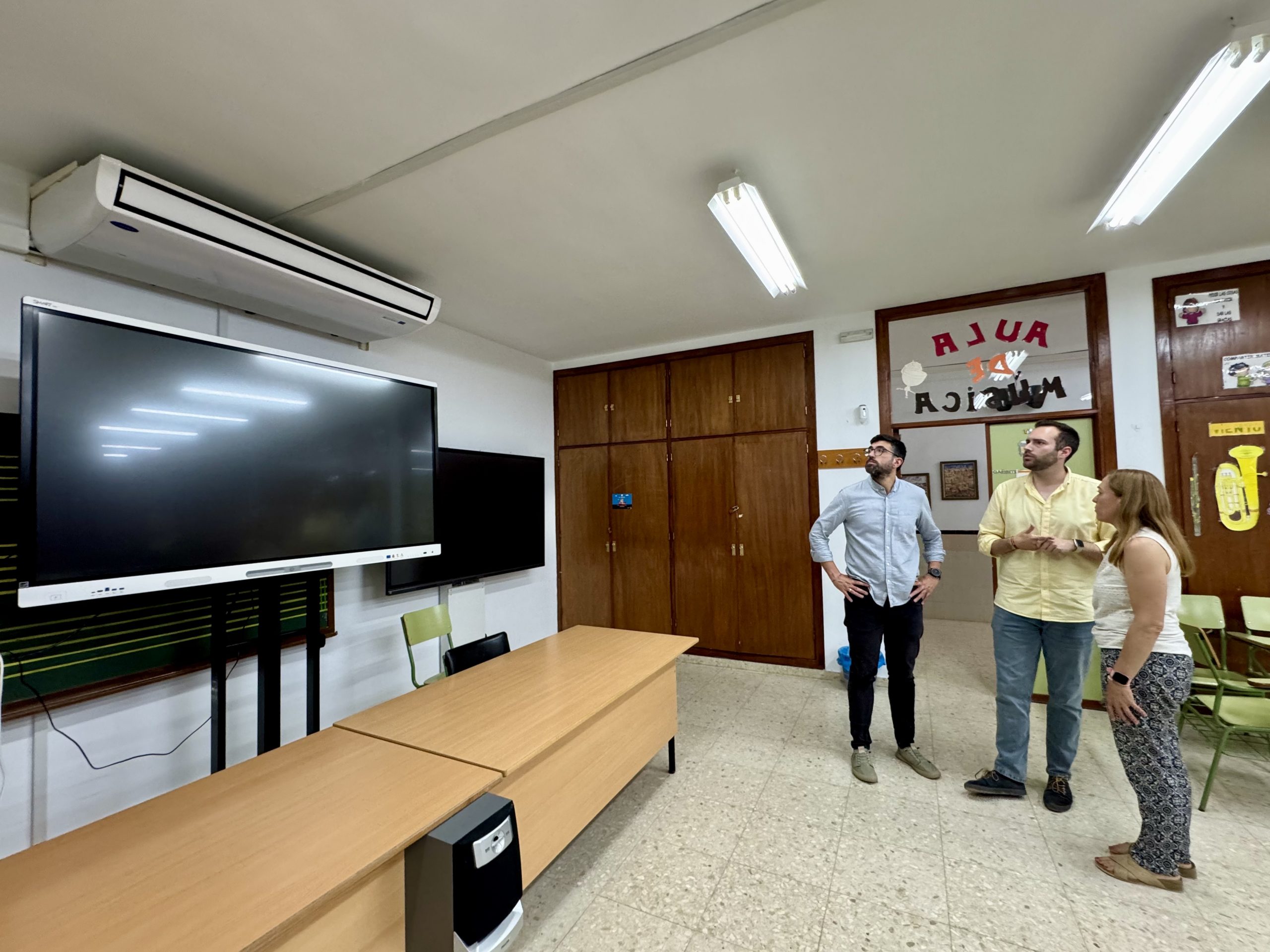 Ayuntamiento, Junta y AMPA dotan de climatización al CEIP Manzano Jiménez con una inversión de más de 44.500 euros