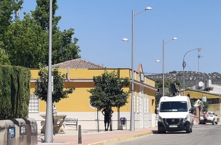 Cuevas Bajas renueva el alumbrado de la calle Real Casillas con una inversión incluida en un proyecto de 50.000 euros