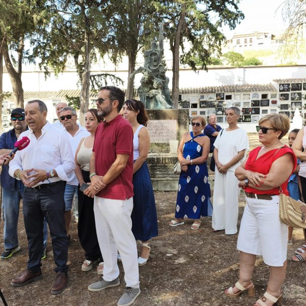 Ruiz Espejo reivindica en Antequera la memoria de las víctimas de la Guerra Civil y la represión franquista