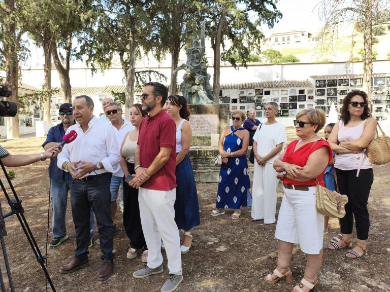 Ruiz Espejo reivindica en Antequera la memoria de las víctimas de la Guerra Civil y la represión franquista