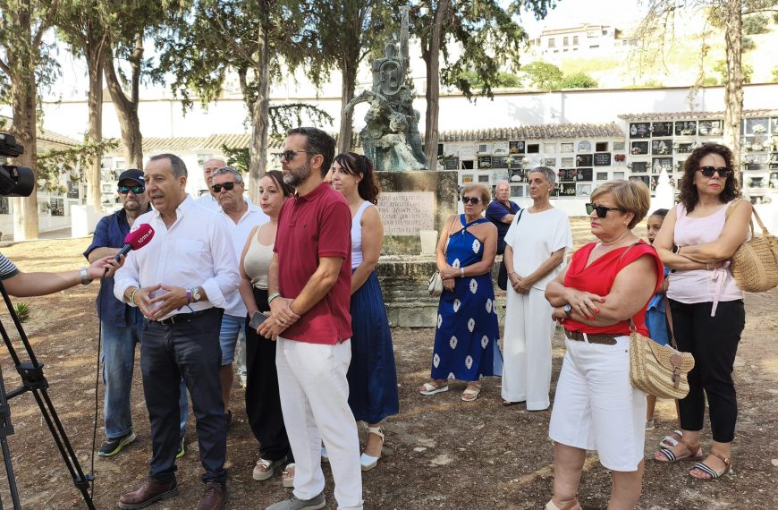 Ruiz Espejo reivindica en Antequera la memoria de las víctimas de la Guerra Civil y la represión franquista
