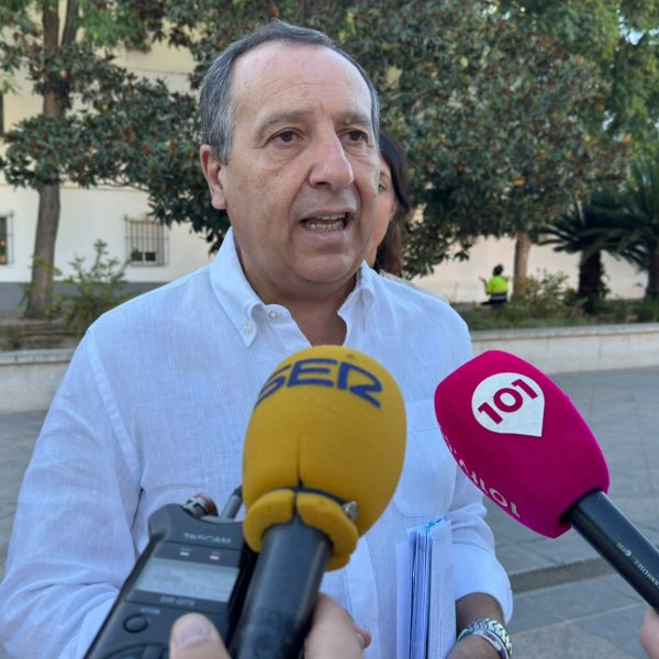Ruiz Espejo: “Nos oponemos frontalmente a que los antequeranos tengan que pagar por acceder al Torcal”