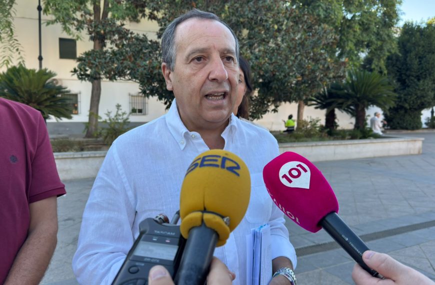 Ruiz Espejo: “Nos oponemos frontalmente a que los antequeranos tengan que pagar por acceder al Torcal”