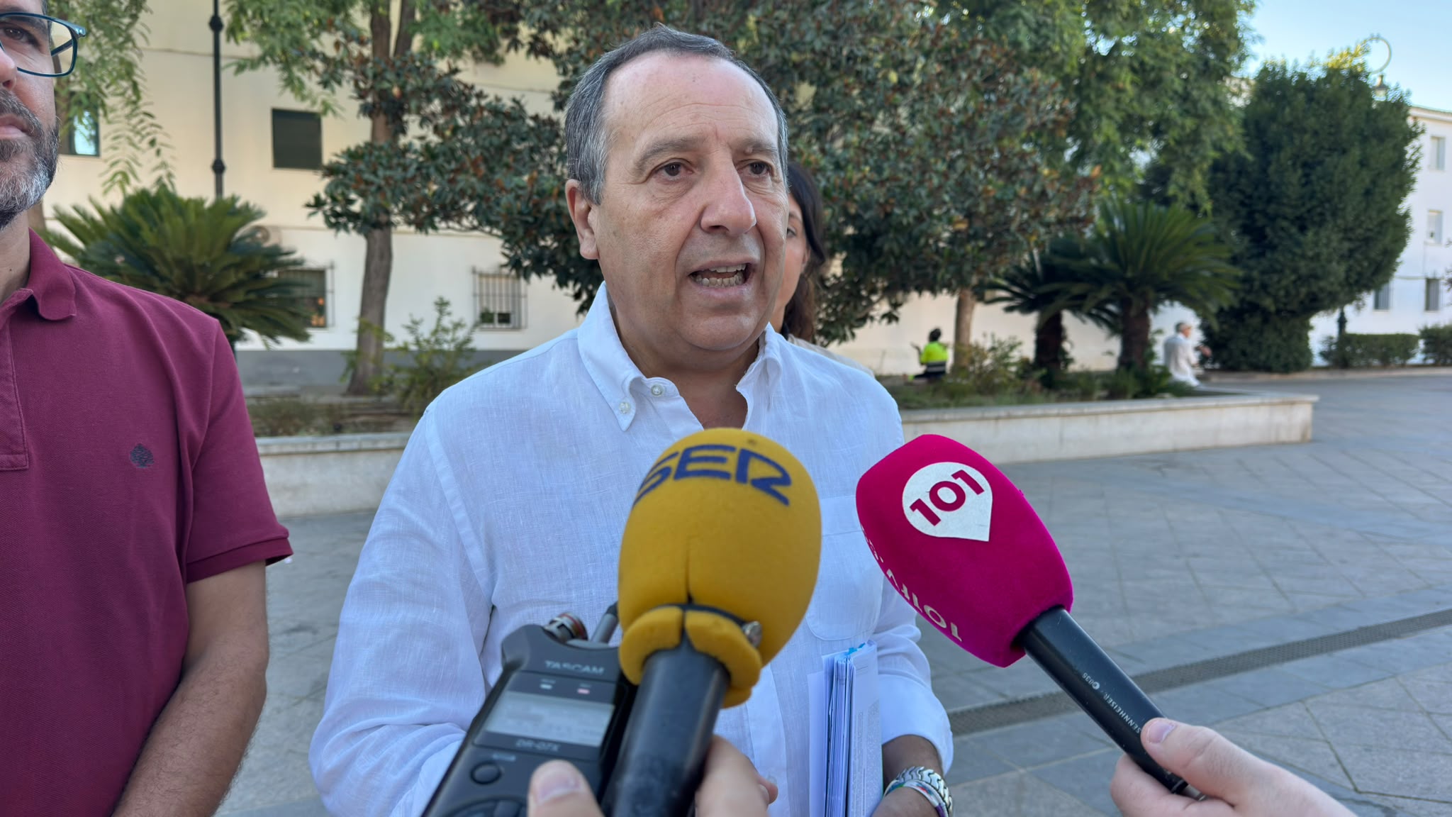 Ruiz Espejo: “Nos oponemos frontalmente a que los antequeranos tengan que pagar por acceder al Torcal”