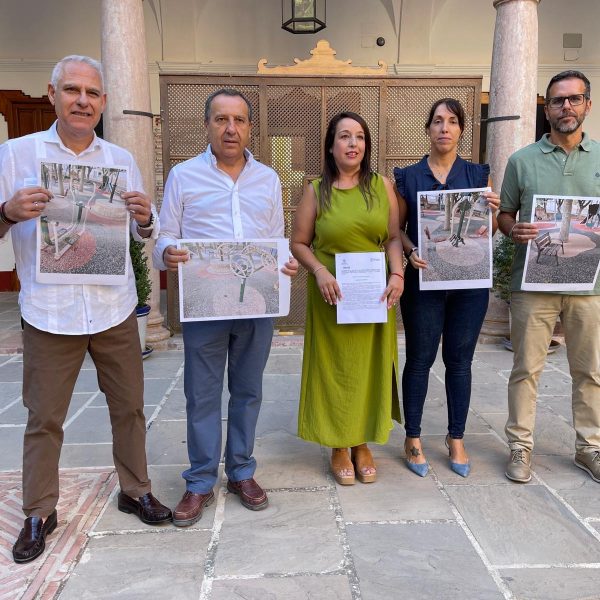 Ruiz Espejo reclama la limpieza y desinfección inmediata del parque infantil de Los Nogales